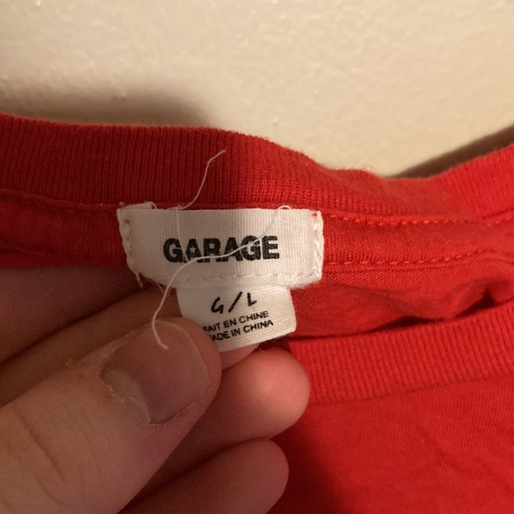 Red cropped t-shirt. with a california logo. - Picture 3 of 4